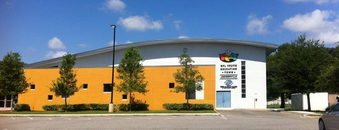 Boys and Girls Club Of Northeast Florida NFL Youth Education Town is one of Gespeicherte Orte von Porfirio.
