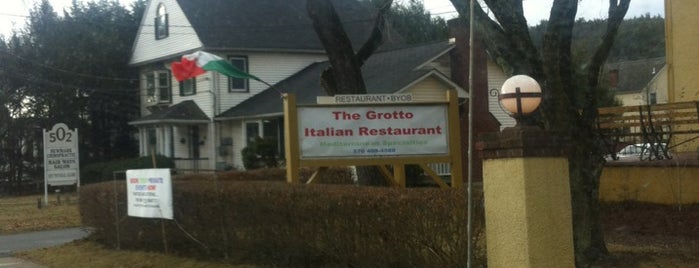 The Grotto Restaurant is one of Tempat yang Disimpan Jacksonville.
