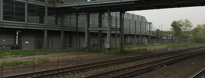 Newark Liberty Airport Station (Amtrak/NJT) is one of Tempat yang Disukai CharlotteSteve.
