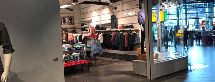 G-Star RAW Store is one of Global Retail.