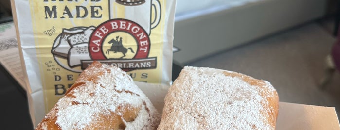Cafe Beignet is one of Sitios en New Orleans.