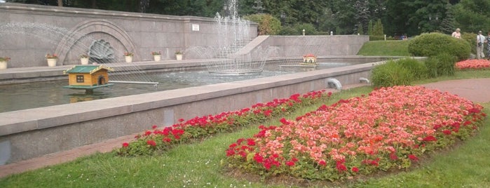 Парк Храма Христа Спасителя is one of Must Visit in Moscow.