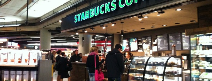 Starbucks is one of Enriqueさんのお気に入りスポット.