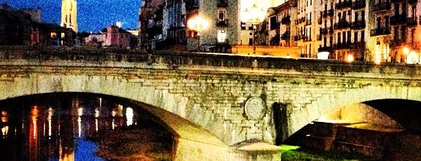 Pont de Pedra is one of Girona.