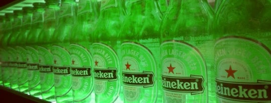 Heineken Lounge is one of Locais curtidos por Chirag.