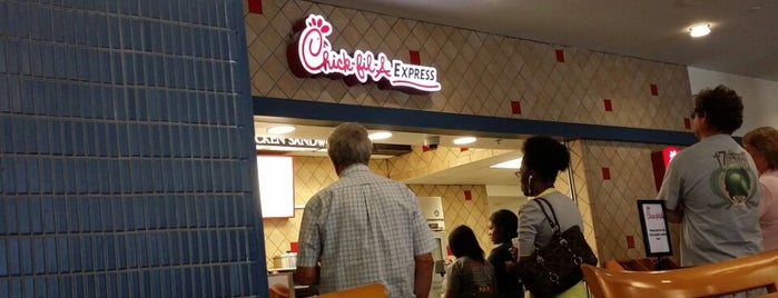Chick-Fil-A is one of Lugares favoritos de Jiehan.