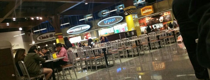 The Streets at Southpoint Food Court is one of สถานที่ที่บันทึกไว้ของ Mark.