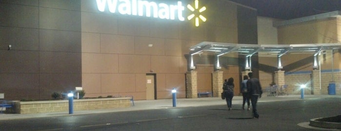 Walmart Supercenter is one of Locais curtidos por Abdullah.