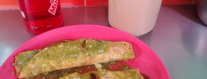 Los Tacos De La Estrella is one of ir.