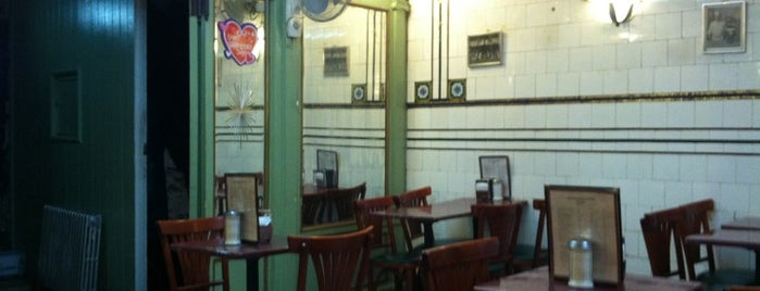 DeRobertis Pasticceria & Caffe is one of Lugares favoritos de Brownstone Living NYC.