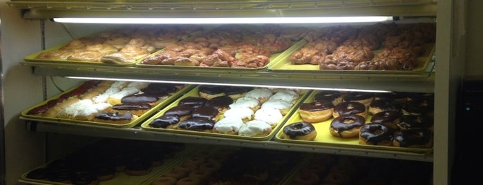 Old Fashioned Donut Shoppe is one of Twin Cities Donuts.