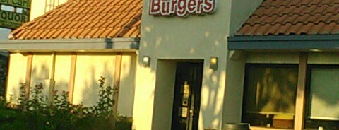 Bravo Burgers is one of Tempat yang Disukai Brandon.