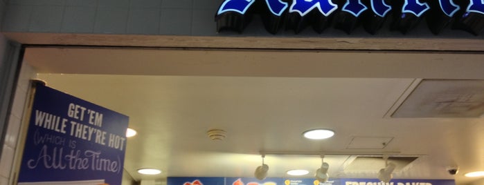 Auntie Anne's is one of Emyr : понравившиеся места.