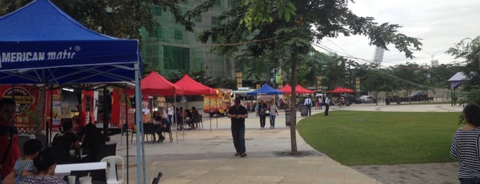 Food Trucks at Capitol Commons is one of Manila.