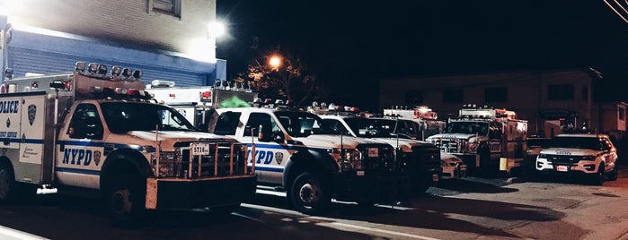 NYPD - 122nd Precinct is one of Lizzie'nin Beğendiği Mekanlar.