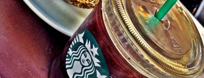 Starbucks is one of Posti che sono piaciuti a Alper.