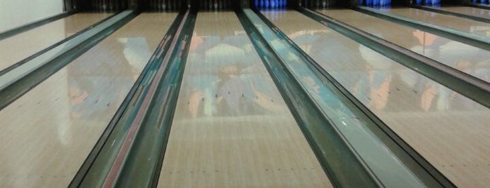 Bowling Center is one of Carlotaさんのお気に入りスポット.
