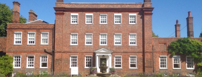 Champneys is one of Damon'un Beğendiği Mekanlar.