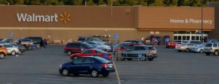 Walmart Supercenter is one of Tempat yang Disukai Cralie.