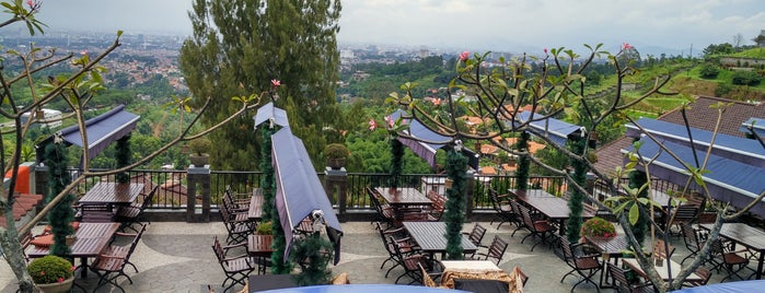 The Valley Bistro Cafe & Resort Hotel is one of Bandung.