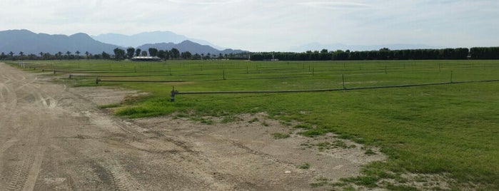 Coachella Main Entrance Line is one of Lieux sauvegardés par Kimberly.