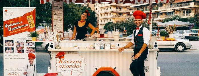 Κόκκινος Σκούφος, Χειροποίητοι Λουκουμάδες is one of Τα καλύτερα γλυκά της Θεσσαλονίκης.