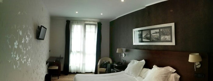 Hotel Granda is one of Tossa de mar.