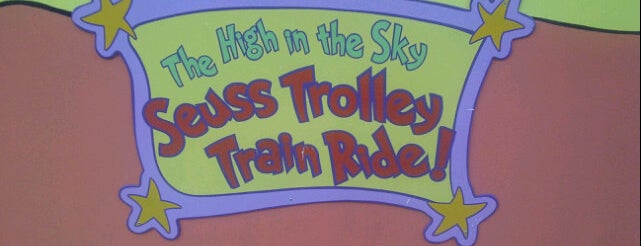 The High-In-The-Sky Seuss Trolley Train Ride is one of สถานที่ที่ Super ถูกใจ.