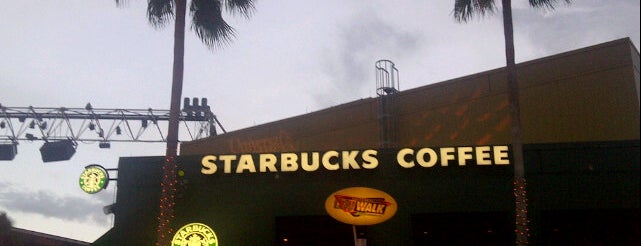 Starbucks is one of Tempat yang Disukai Diego.