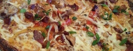 California Pizza Kitchen is one of Posti che sono piaciuti a Monali.