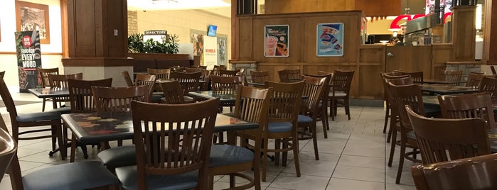Eden Prairie Center Food Court is one of Tempat yang Disukai Alan.