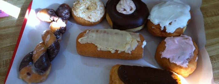 Tom's Donuts is one of Lugares favoritos de jiresell.
