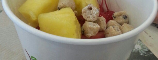 Yogurtland is one of Tempat yang Disukai JJ.