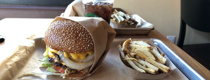 Hi-Way Burger & Fry is one of Tempat yang Disukai Erin.