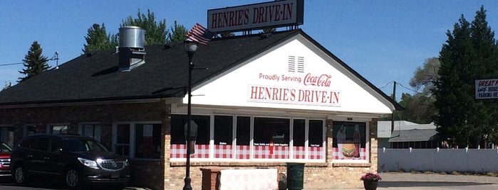 Henrie's Drive In is one of สถานที่ที่ Kevin ถูกใจ.