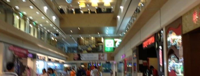 West Coast Plaza is one of Che’s Liked Places.