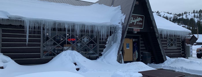 Brighton General Store is one of Tempat yang Disukai Chia.