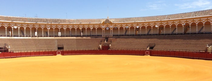 Plaza de Toros de la Maestranza is one of Queen'in Kaydettiği Mekanlar.