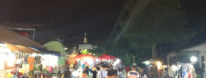 ถนนคนเดิน แม่ฮ่องสอน is one of Tempat yang Disukai Aun.