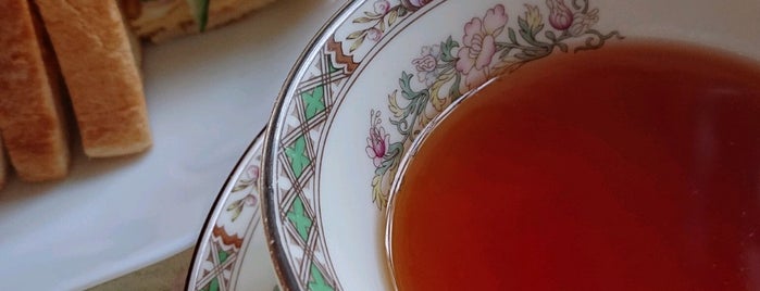 紅茶の店 青い空 is one of Lieux sauvegardés par 東京人.