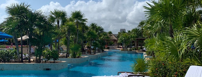 La Laguna Pool is one of Tempat yang Disukai Juan.