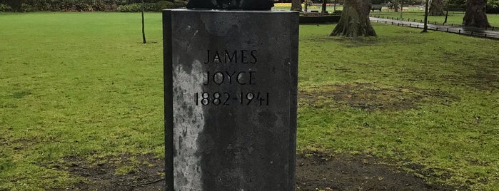 James Joyce Bust is one of Carolineさんの保存済みスポット.