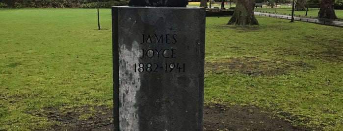 James Joyce Bust is one of Caroline 님이 저장한 장소.