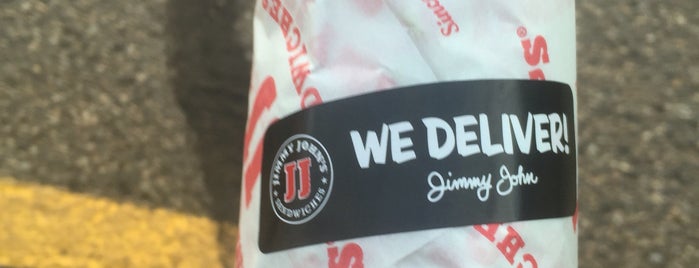 Jimmy John's is one of Lugares favoritos de Emily.