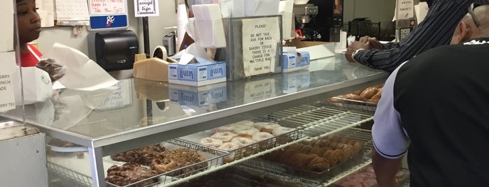Old Fashioned Donuts is one of Chicago's Donut/Doughnut Shops.