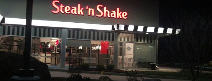 Steak 'n Shake is one of สถานที่ที่ Jordan ถูกใจ.