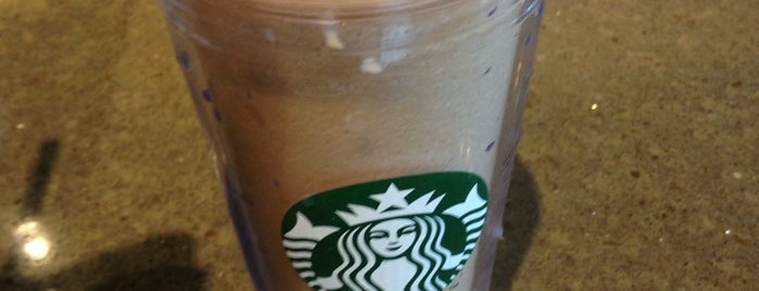 Starbucks is one of Lugares favoritos de Jade.