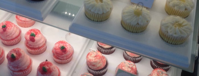 Gigi's Cupcakes Fort Worth, TX – Presidio Towne Crossing is one of Locais curtidos por Stacy.