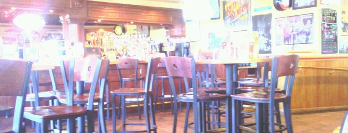 Red Robin Gourmet Burgers and Brews is one of Eating Out InYuba City.