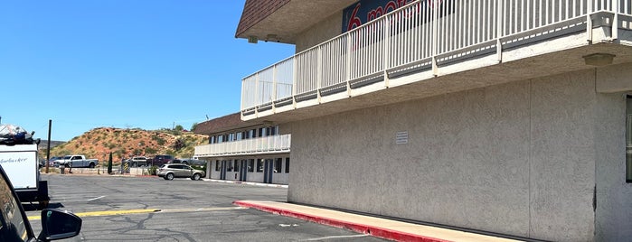 Motel 6 is one of Californie.
